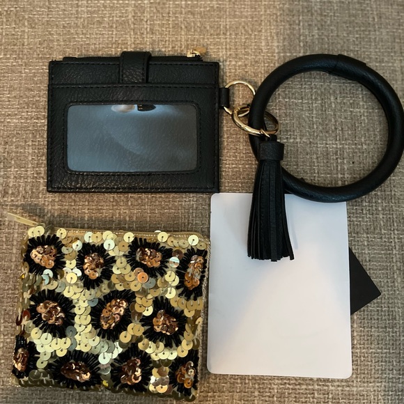 NWT Stocking Stuffer Bundle! earrings,coin purse, wristlet, & fuzzy socks - Picture 5 of 8